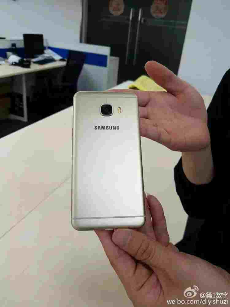 Samsung Galaxy C5 uniklé fotky