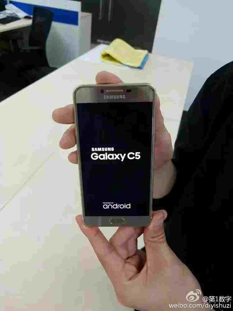 Samsung Galaxy C5 uniklé fotky