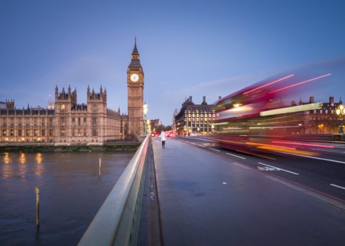 Pohled na Big Ben z mostu Westminister; ISO-50, 1/2 sec