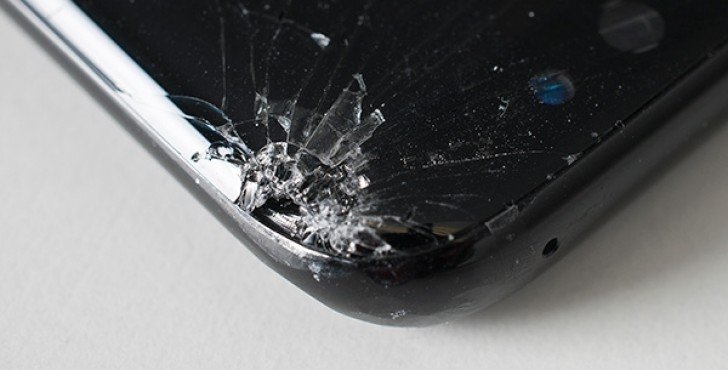 Samsung Galaxy S8 má problém s kraji telefonu