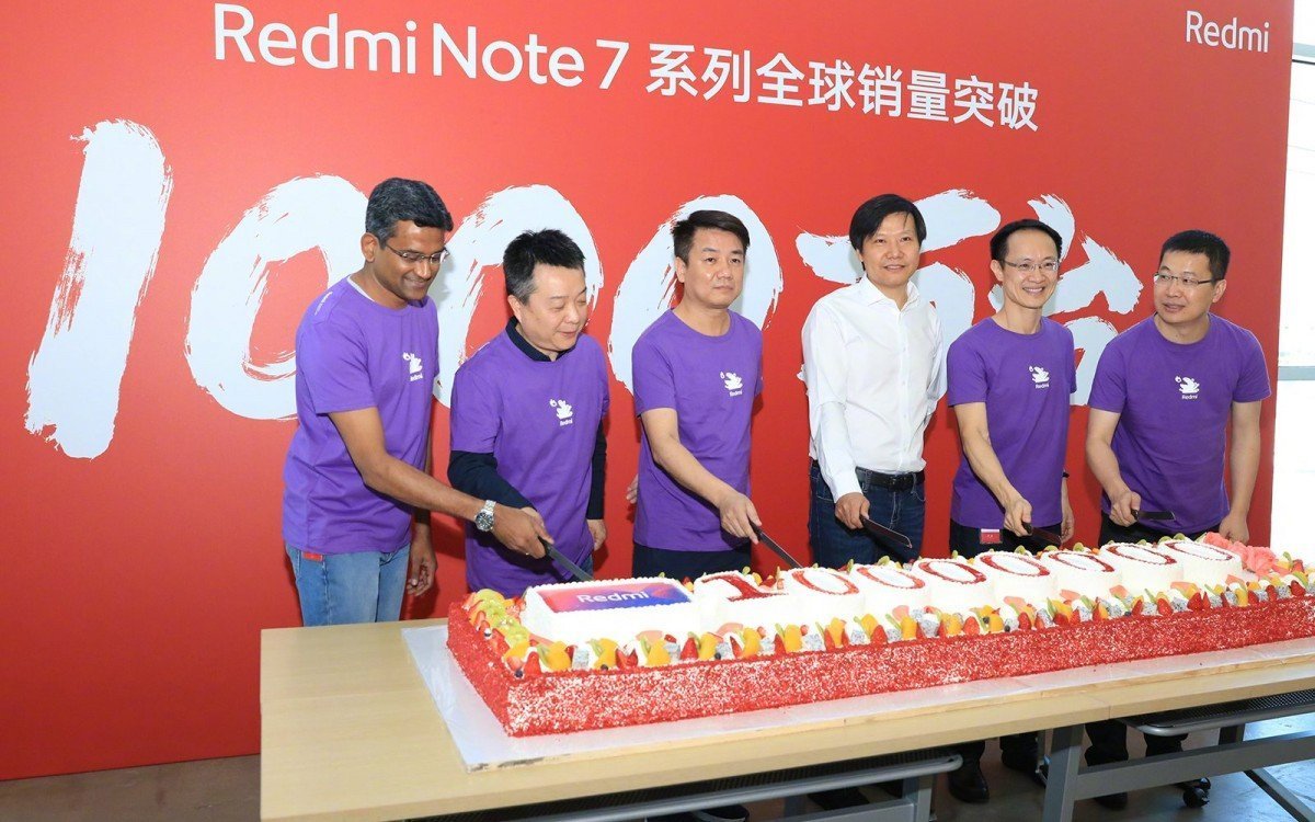 Redmi Note 7 oslavuje