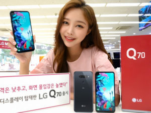 Telefon LG Q70