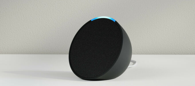 Amazonova "plnohodnotná zvuková" chytrá reproduktora Echo Pop na slevě za 17,99 USD na Best Buy