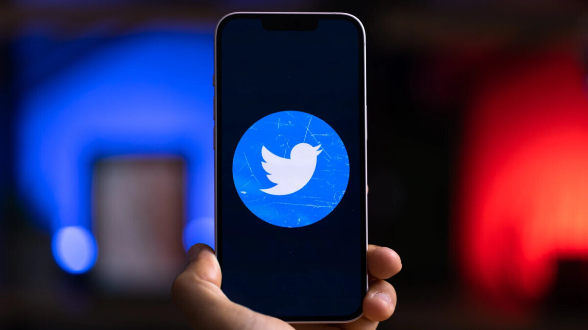 Elon Musk: Twitter zaznamenal 50% pokles reklamních příjmů, zůstává ve ztrátě.
