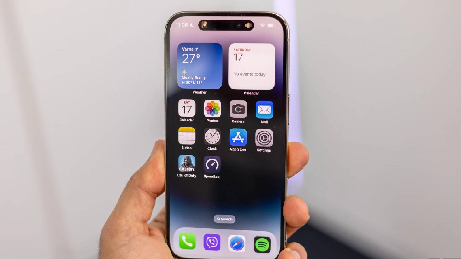 Honor tvrdí, že Apple přestal inovovat a zkopíroval Dynamic Island z V20 do iPhone 14 Pro.