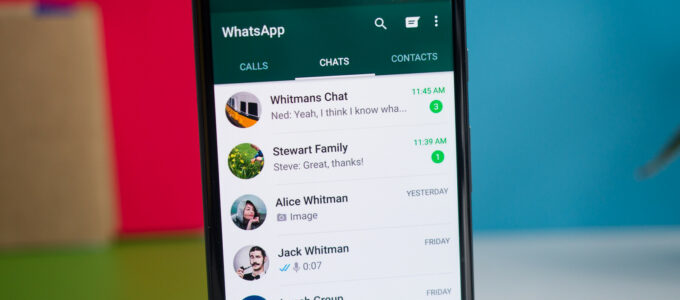 WhatsApp přichází s novinkou pro uživatele Androidu a iOS: Přenos chatů.