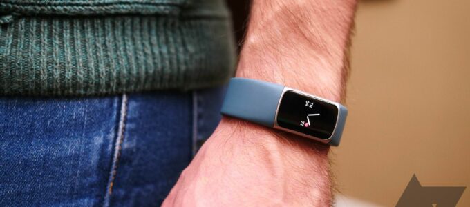 "Fitbit Charge 5: Silný fitness tracker s možností přizpůsobení"
