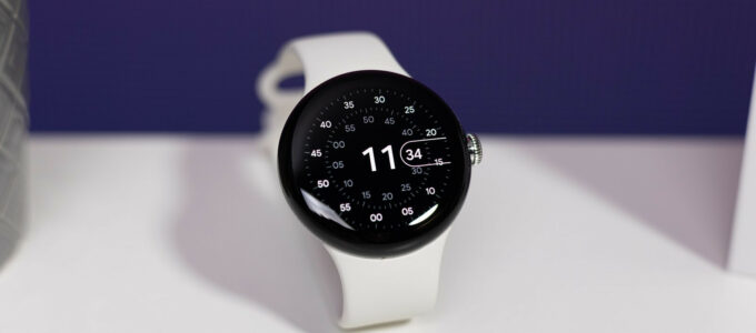 Google Pixel Watch s lákavou slevou na Amazonu UK – všechny barevné varianty se dostanou na slevu 110 liber.