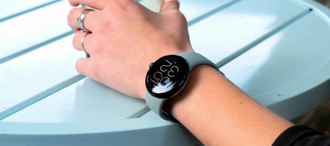 "Google potvrzuje, že pásek na Pixel Watch by měl padnout pevně na zápěstí"
