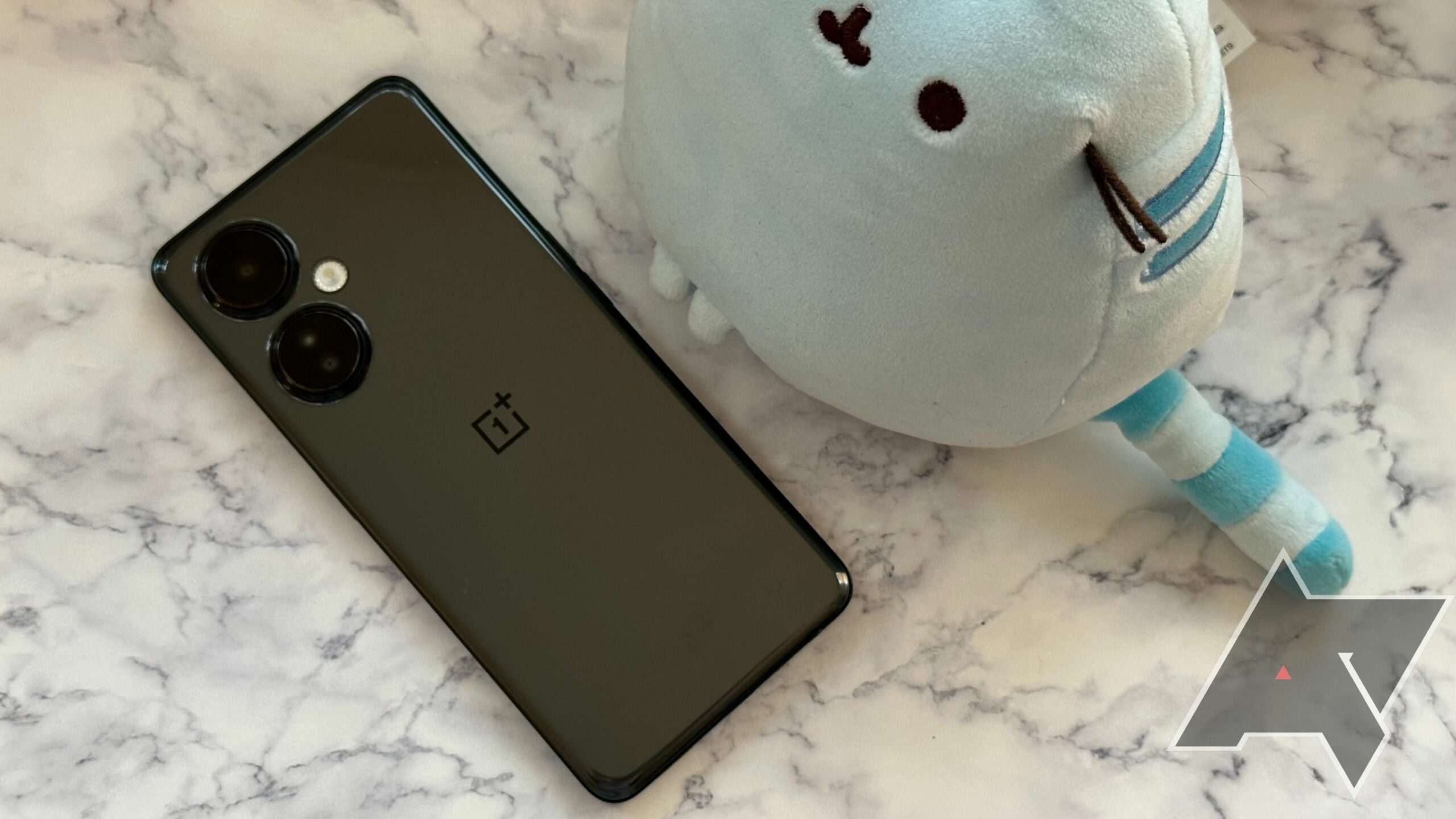 Hledáte dostupný smartphone? OnePlus Nord N30 za $150 ti ušetří peníze na zbytek školního seznamu!
