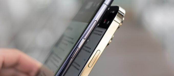 "Nové renderování iPhonu 15 Pro odhaluje Apple jako lídra v designu obrazovky před Samsungem"