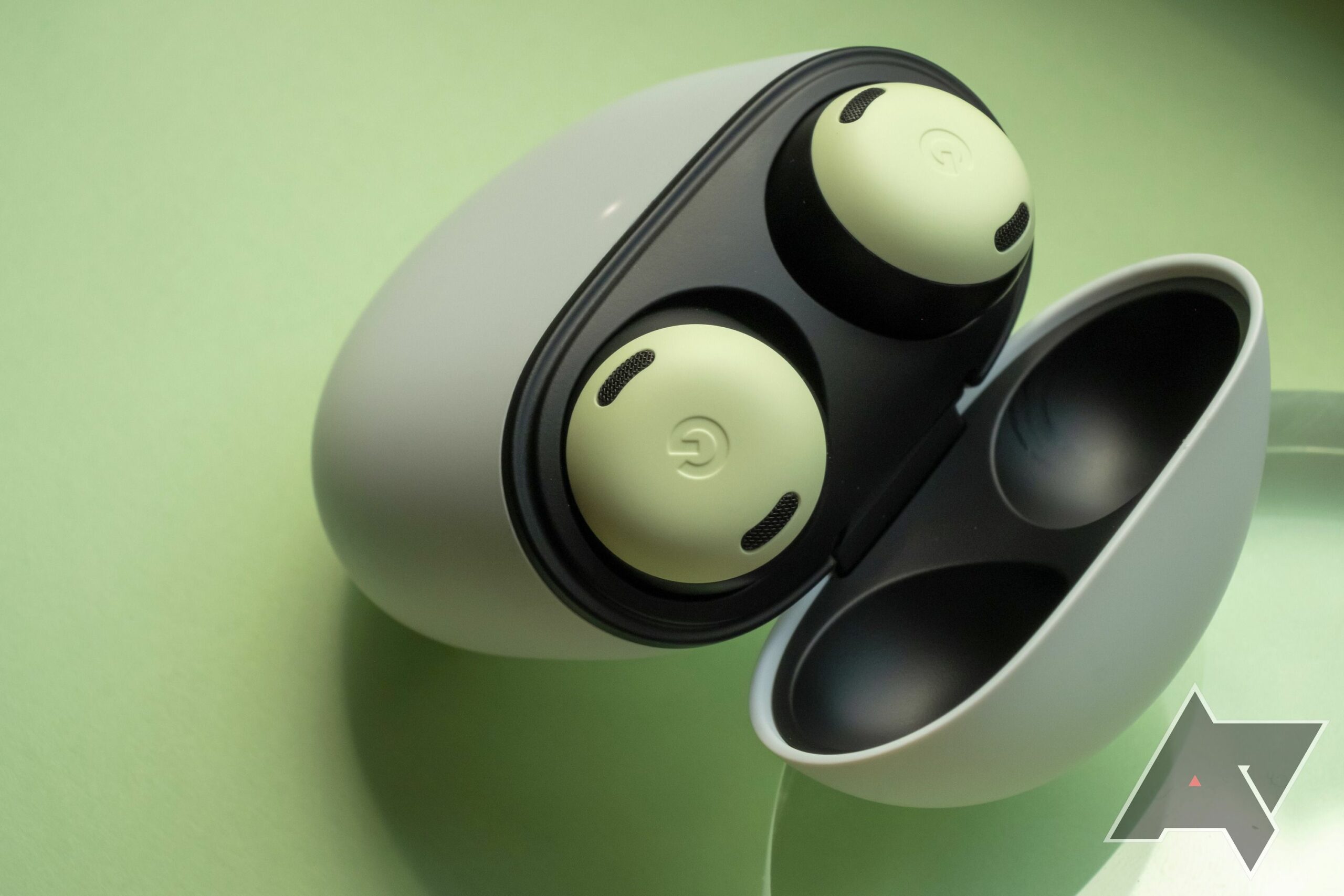 Pixel Buds aplikace přidala funkci upozornění na čištění sluchátek