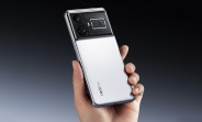 Realme GT5 přichází s novým designem: Trojice kamer a silná baterie