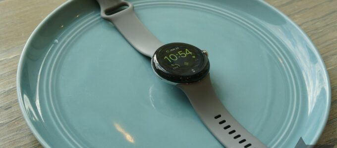 Recenze Galaxy Watch 6 a novinky o Pixel Watch 2: Google se potýká s PR kampaněmi a problémy s trénováním AI