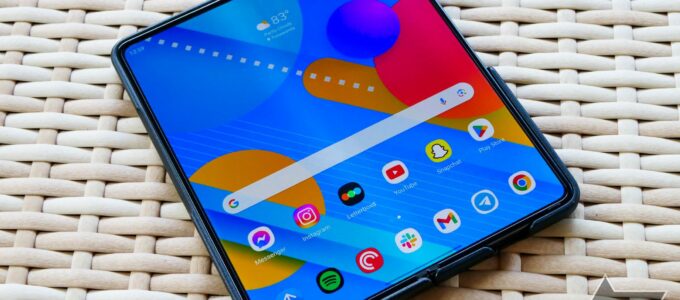 Samsung Galaxy Z Fold 5: Odolnost a pevnost telefonu testovaná vysoce oceňovaným YouTuberem