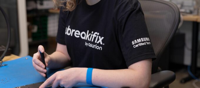Samsung rozšiřuje svou spolupráci s uBreakiFix pro opravy telefonů v USA