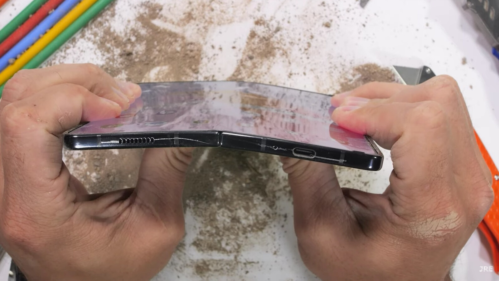 Skvělá odolnost: Galaxy Z Fold 5 překonává ve výdrži ostatní sklopné telefony