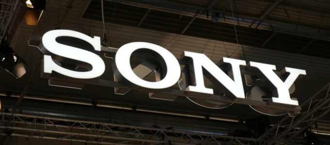 Sony přehodnocuje své předpovědi a zdržuje očekávané zotavení globálního smartphonového průmyslu až do roku 2024.