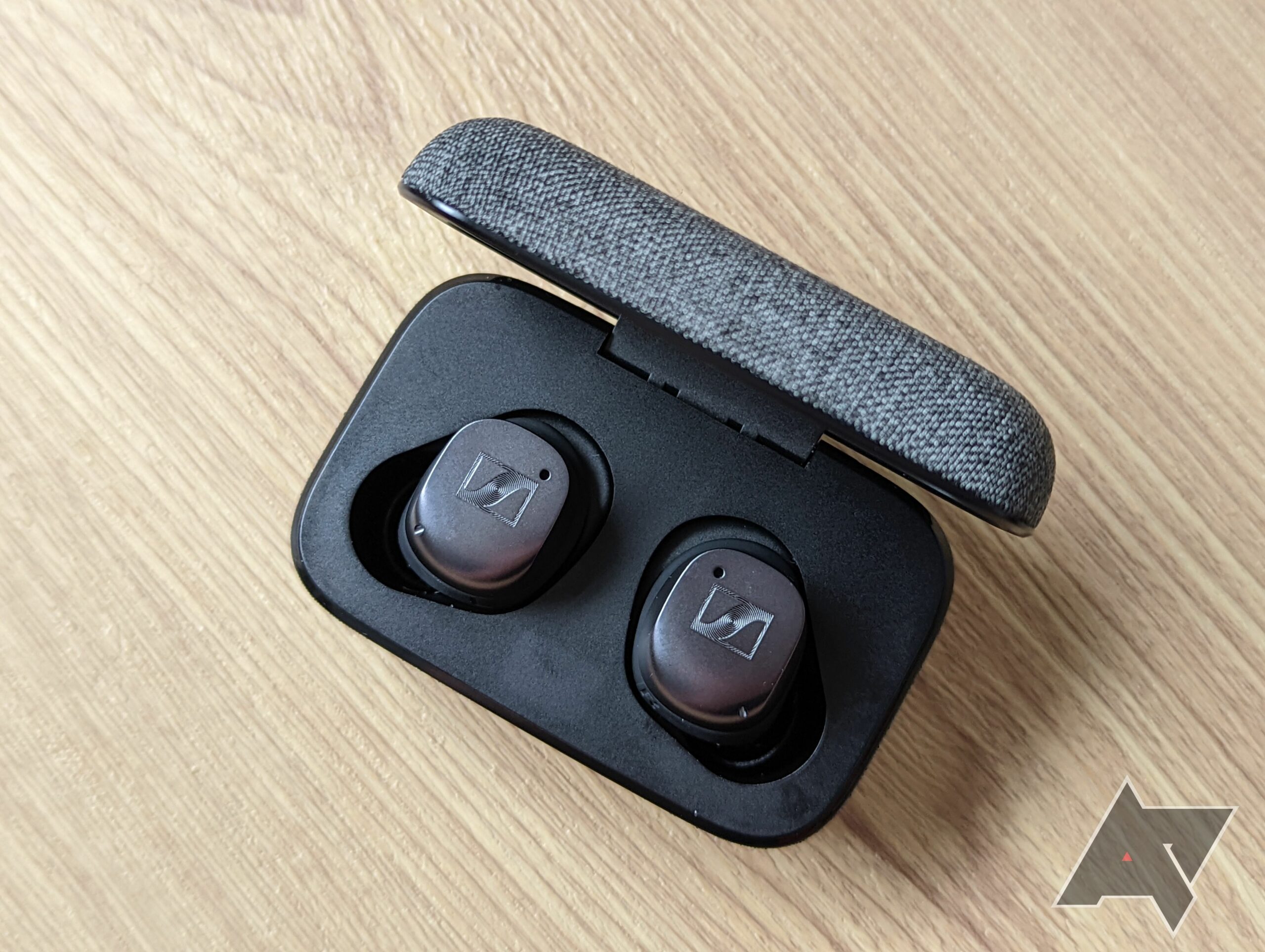 Zlevnělé Sennheiser Momentum True Wireless 3 sluchátka: nejlepší cena od jara.