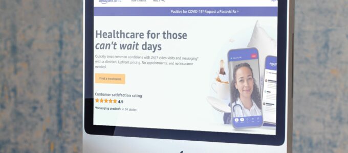 Amazon rozšiřuje své zdravotnické služby o Amazon Clinic - virtuální péči dostupnou v celých USA pro všechny od 18 do 64 let.