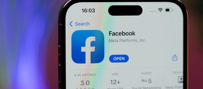 Facebook a Instagram zvažují placené předplatné bez reklam pro uživatele v EU.