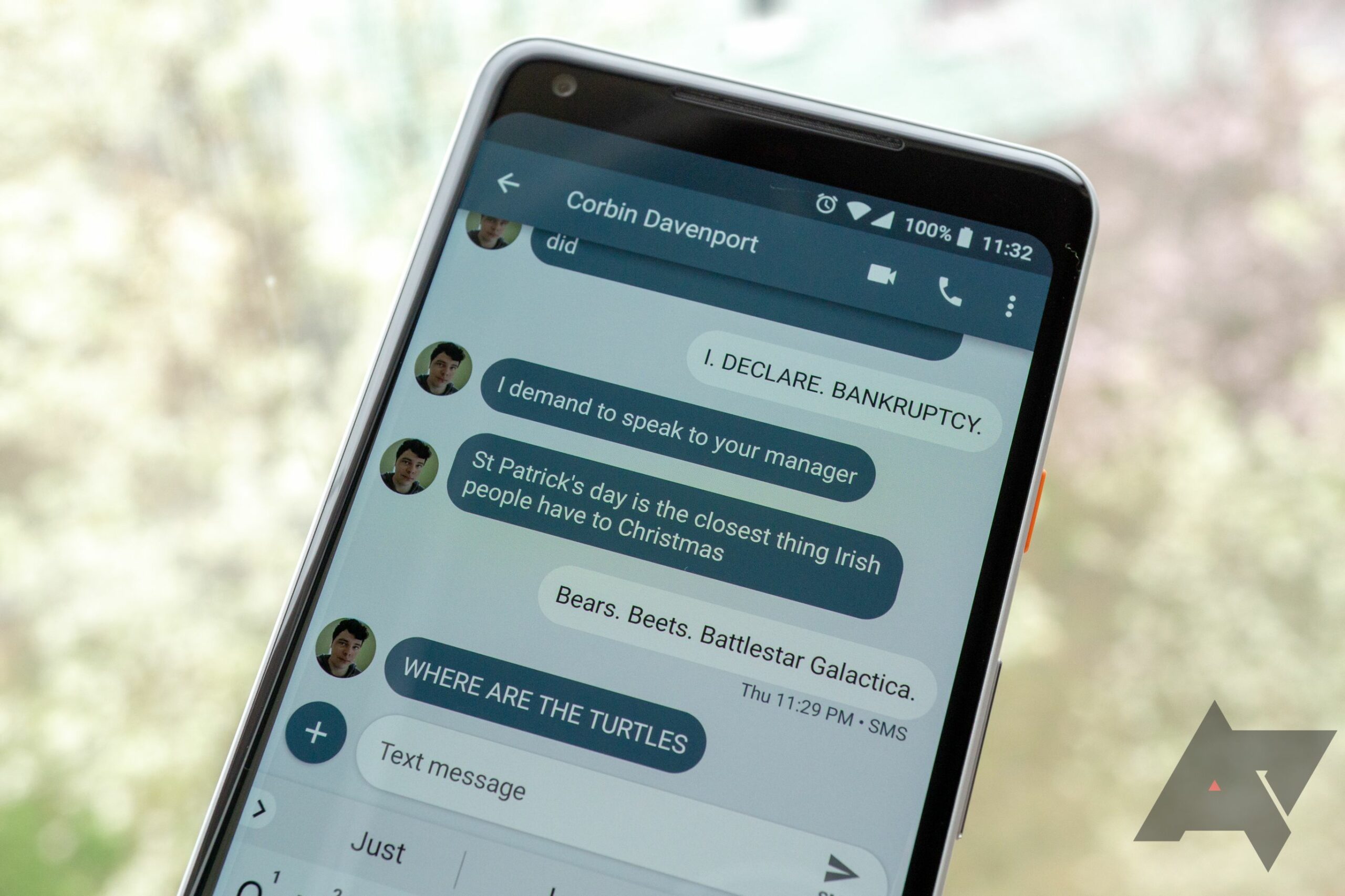 Jak změnit barvu bublin textových zpráv na Androidu?
