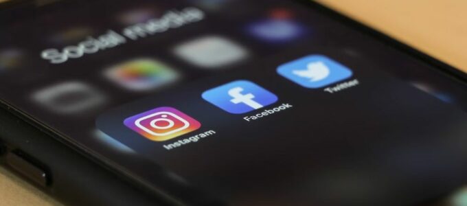 "Jednoduché sdílení příspěvků mezi Instagramem a Facebookem: vytvářejte Stories, příspěvky a Reels"