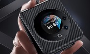 Tecno představuje nový sklopný smartphone Phantom V Flip s neobvyklým designem kamer