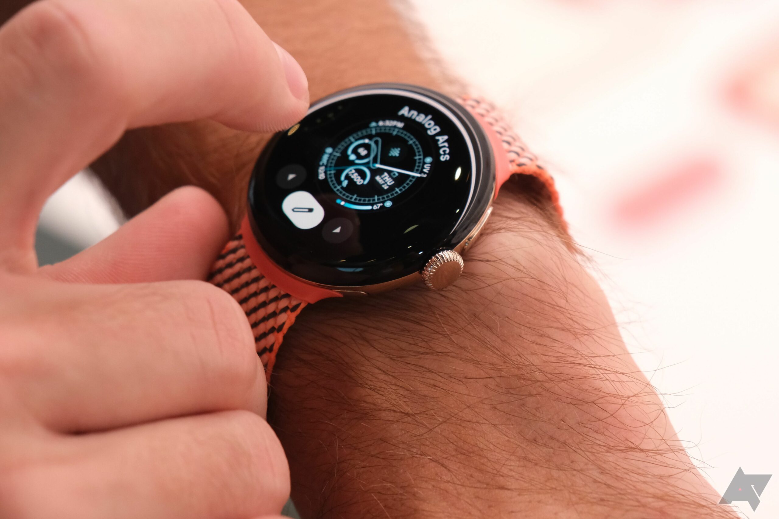 Google Pixel Watch 2 - Chytré hodinky pro aktivní lidi s podporou sluchátek