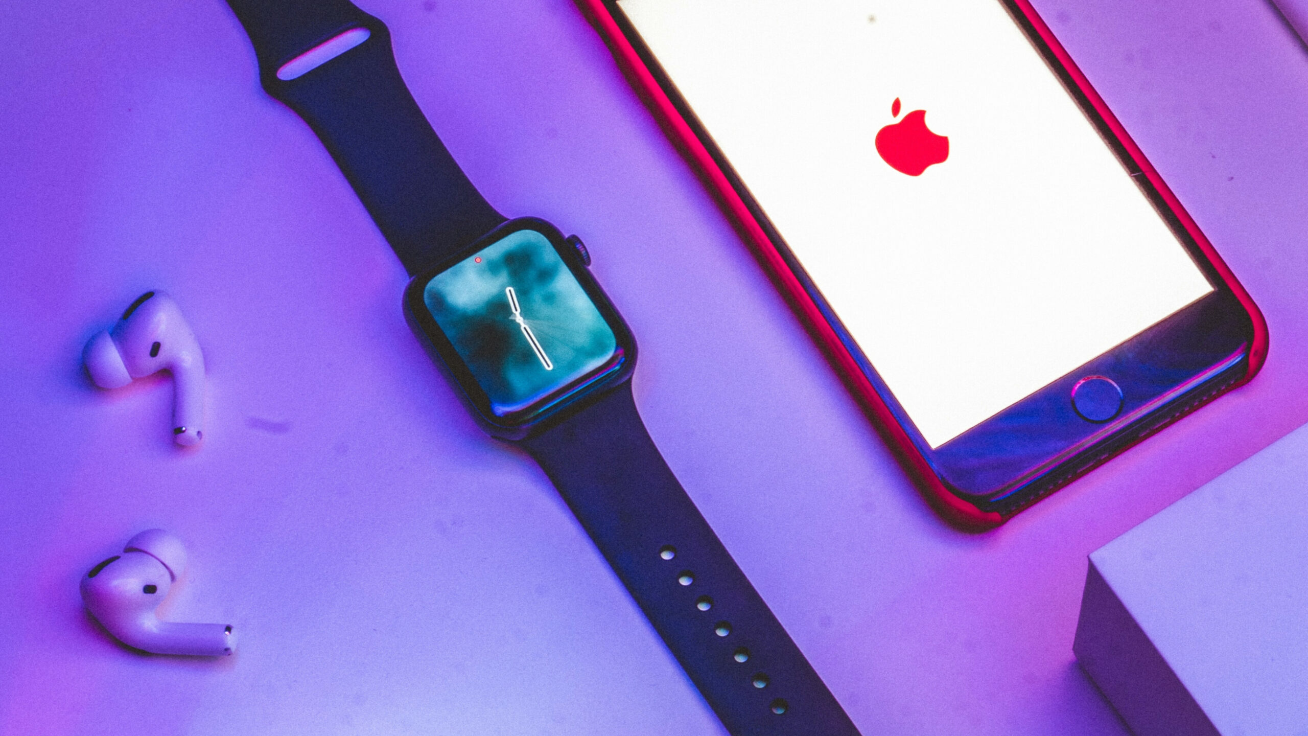 Průzkum: Noví majitelé iPhonů odhalují své Apple zařízení