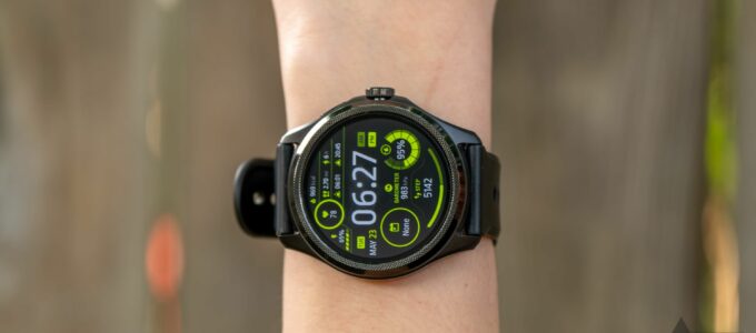 Sleva na smartwatch TicWatch Pro 5: Impresivní výkon a dlouhá výdrž baterie za 280 dolarů