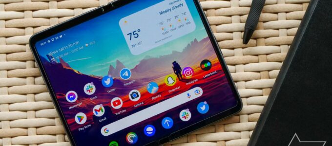 Google Pixel Fold přináší aktualizaci Android 14, která umožňuje využití obou displejů