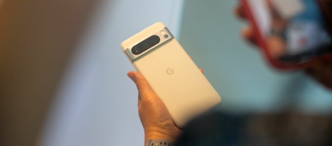 Google představuje své vlajkové smartphone pro rok 2023 s vylepšenými funkcemi a lepšími fotoaparáty.