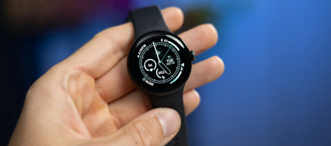 "Google přidává chybějící funkce do smartwatche Pixel Watch 2"
