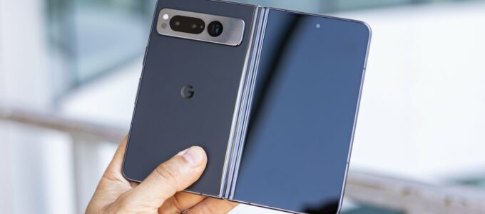 Google snižuje cenu Pixel Fold o 400 USD na Amazonu a Best Buy.