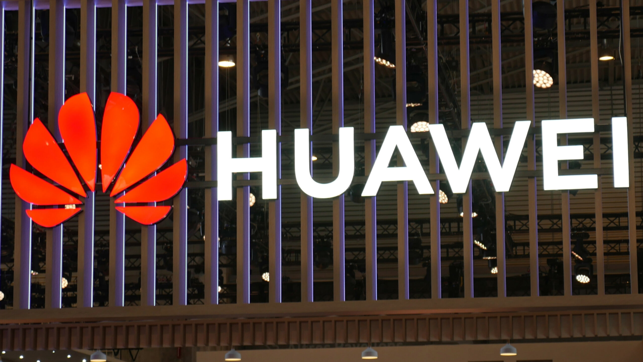 Huawei přichystává revoluci s trojitě skládacími telefony