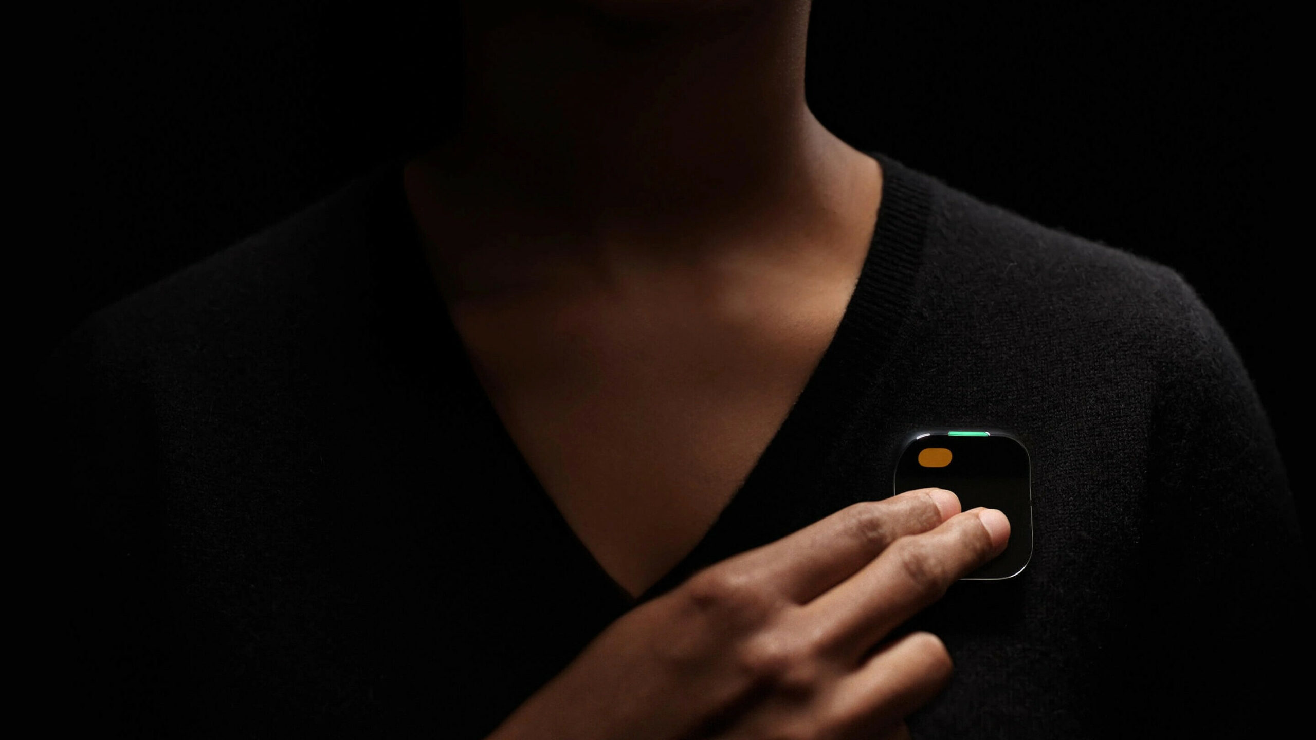 Humane představuje AI Pin: revoluční náhradu za smartphone za $699
