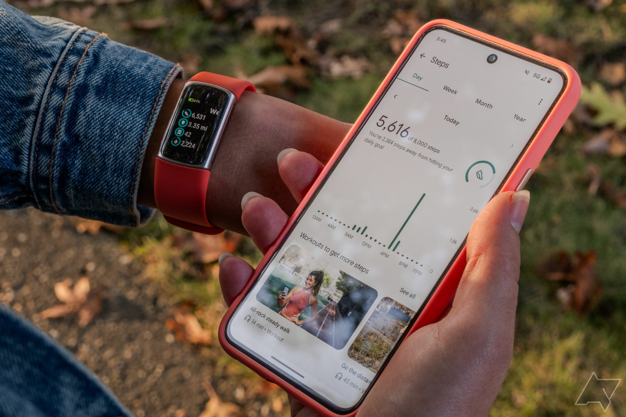 Přehled Fitbit aplikace: Návrat důležitých funkcí včetně zobrazování stavu baterie