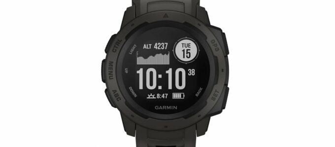 První generace Garmin Instinct se vyznačuje neuvěřitelnou výdrží baterie a vynikající odolností, a to za rekordně nízkou cenu.