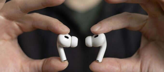 Sleva 60 dolarů na AirPods Pro s USB-C nabíjecím pouzdrem na Amazonu před Vánocemi