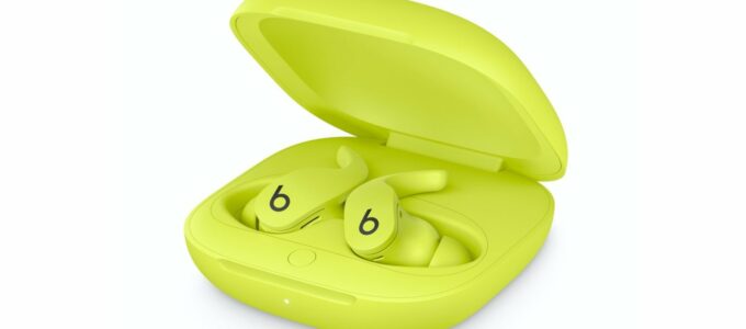 Amazon prodává sluchátka Beats Fit Pro od firmy Apple se snížením hluku za o 40 dolarů nižší cenu než obvykle, a to hned v sedmi barevných variantách po omezenou dobu před Silvestrem.
Titulek: Amazon nabízí sluchátka Beats Fit Pro se slevou