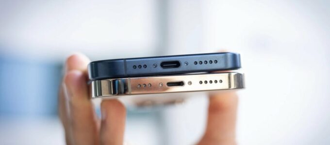 Apple proti novým pravidlům v Indii: Starším iPhonům hrozí nutnost používat USB-C nabíjení