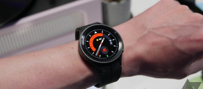 "Galaxy Watch 5 a Watch 5 Pro: Výborné hodinky, kontroverzní řemínky"