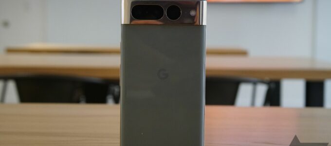 "Google Pixel 7 Pro stále výjimečným telefonem, i když nástupce již venku"