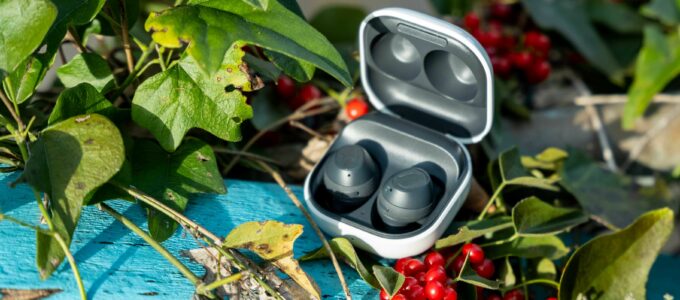 Recenze Samsung Galaxy Buds FE: Možná jen pro fanoušky