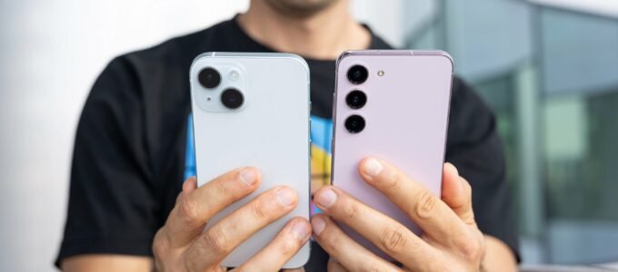 iPhony měly v roce 2023 větší hodnotu než Galaxy S23: Proč tomu tak bylo?
