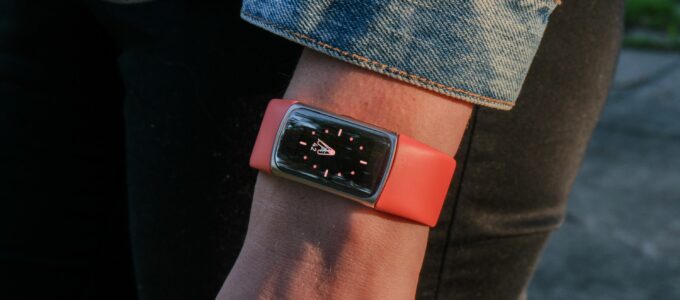 Nabídky Fitbitu v roce 2024: Ušetřete na modelu Charge 6, Sense 2 a dalších!