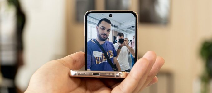 Přestaň být věkový diskriminátor a pořiď si Samsung Galaxy Z Flip 4 se slevou dokud ještě můžeš!