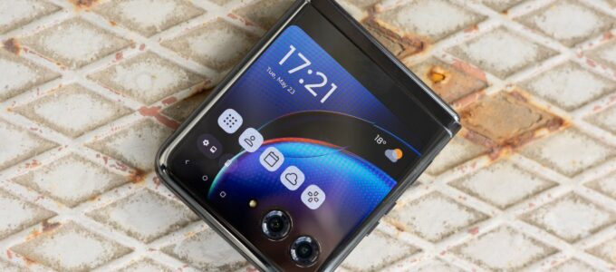 Sbalitelní fanoušci nyní mohou získat špičkový telefon Motorola Razr+ se slevou až 450 $.