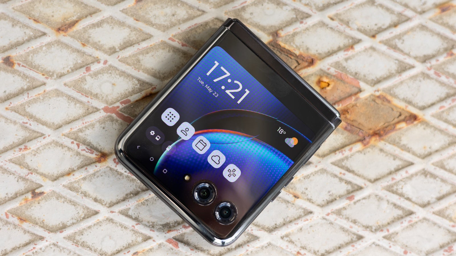 Sbalitelní fanoušci nyní mohou získat špičkový telefon Motorola Razr+ se slevou až 450 $.